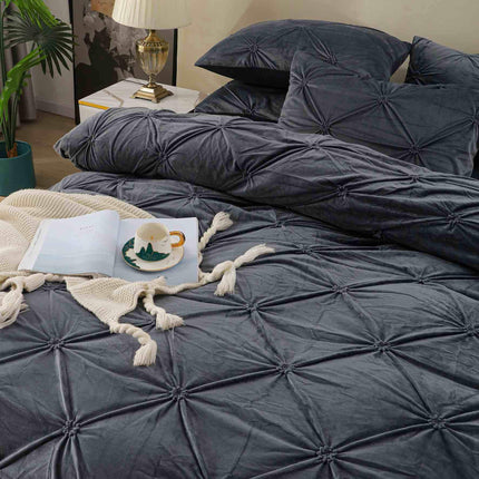 Lenjerie Pat Dublu din Catifea,Brodata cu Pliuri -Premium Deluxe - Gri Inchis - Casa Super