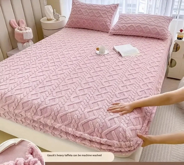 Set Husa Pufoasa de Pat Cocolino cu Elastic + 2 Fete de Perna - Roz