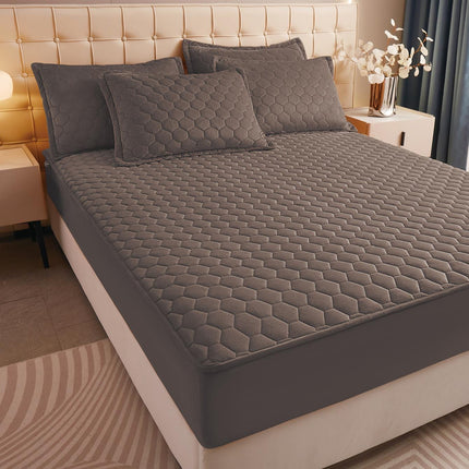 Husa Pufoasa de Pat din Catifea Matlasata+ 2 Fete de Perna - Gri inchis - Cod TP07