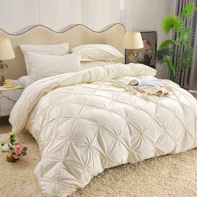 Lenjerie Pat Dublu din Catifea,Brodata cu Pliuri -Premium Deluxe - Crem - Casa Super
