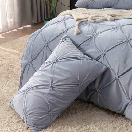 Lenjerie Pat Dublu din Catifea,Brodata cu Pliuri -Premium Deluxe - Gri Deschis - Casa Super
