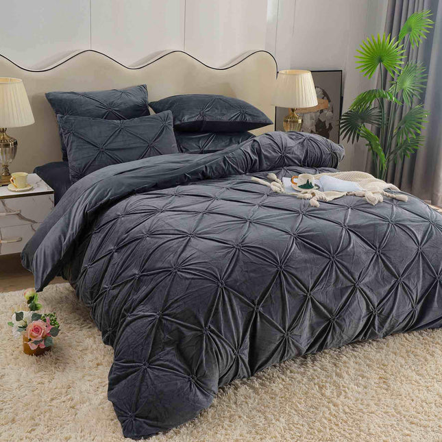 Lenjerie Pat Dublu din Catifea,Brodata cu Pliuri -Premium Deluxe - Gri Inchis - Casa Super