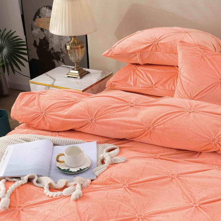 Lenjerie Pat Dublu din Catifea,Brodata cu Pliuri -Premium Deluxe - Roz Piersica - Casa Super