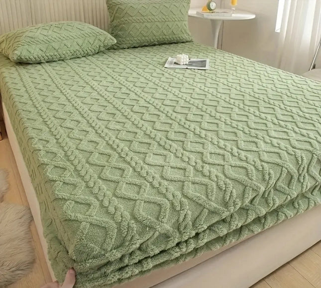 Set Husa Pufoasa de Pat Cocolino cu Elastic + 2 Fete de Perna - Vernil