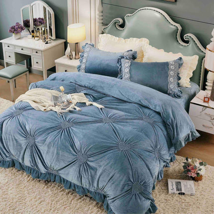 Lenjerie Pat Dublu din Catifea,Brodata cu Inimi -Premium Deluxe -Gri Deschis - Casa Super