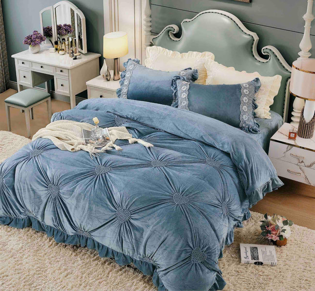 Lenjerie Pat Dublu din Catifea,Brodata cu Inimi -Premium Deluxe -Gri Deschis - Casa Super
