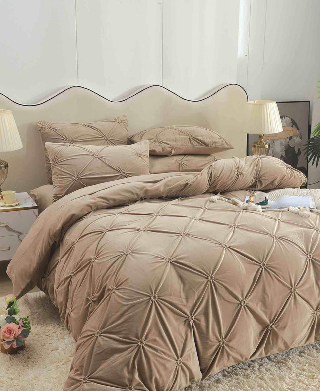Lenjerie Pat Dublu din Catifea,Brodata cu Pliuri -Premium Deluxe - Maro - Casa Super
