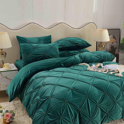 Lenjerie Pat Dublu din Catifea,Brodata cu Pliuri -Premium Deluxe - Verde Smarald Inchis - Casa Super