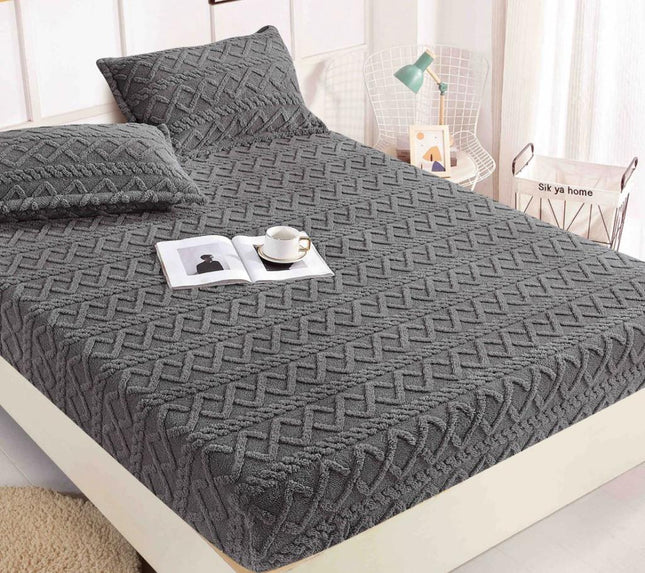 Set Husa Pufoasa de Pat Cocolino cu Elastic + 2 Fete de Perna - Gri Inchis