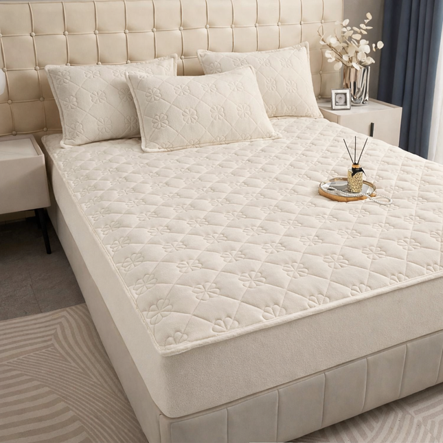 Husa Pufoasa de Pat din Catifea Matlasata+ 2 Fete de Perna- Ivoire