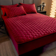 Collection image for: Huse de Pat Pufoase Din Catifea Matlasata + 2 Fete de Perna