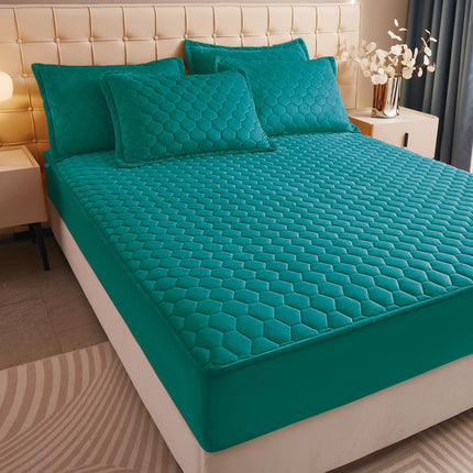 Husa Pufoasa de Pat din Catifea Matlasata+ 2 Fete de Perna - Turcoaz -Cod TP04