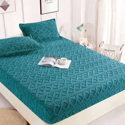 Set Husa Pufoasa de Pat Cocolino cu Elastic + 2 Fete de Perna - Turcoaz