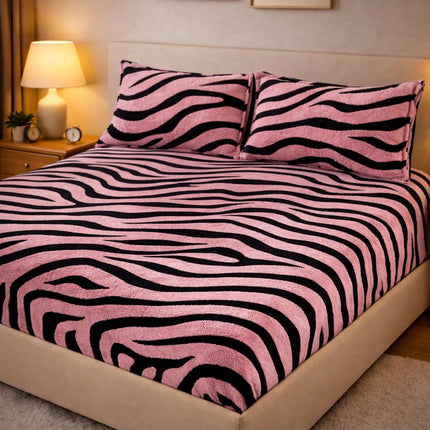 Husa de pat Cocolino cu elastic + 2 fete de perna, model zebra catifelat  COD : HP5