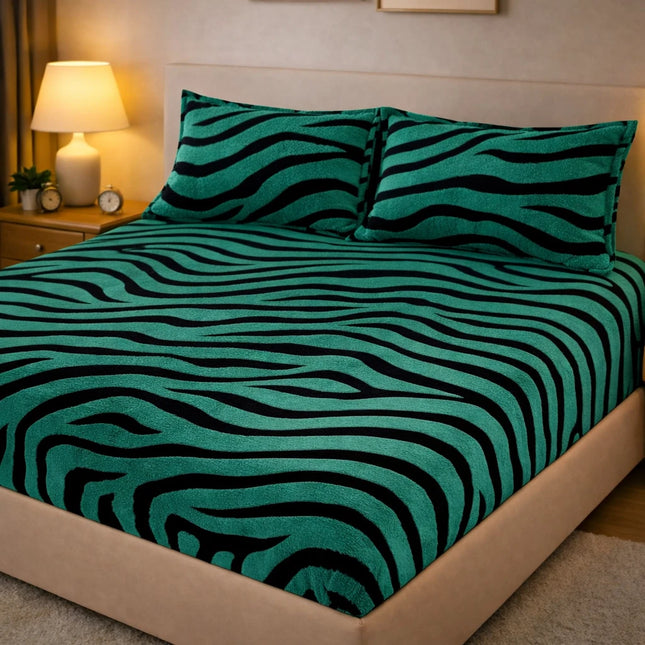 Husa de pat Cocolino cu elastic + 2 fete de perna, model zebra catifelat  COD : HP11