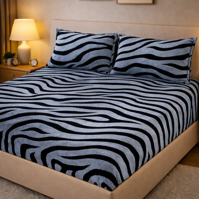 Husa de pat Cocolino cu elastic + 2 fete de perna, model zebra catifelat  COD : HP10