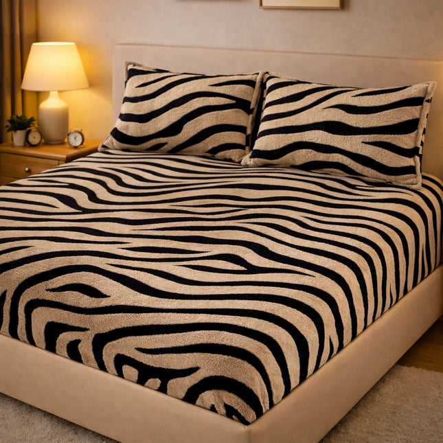 Husa de pat Cocolino cu elastic + 2 fete de perna, model zebra catifelat  COD : HP4