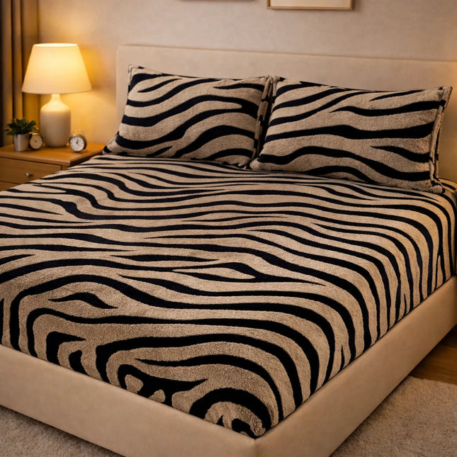 Husa de pat Cocolino cu elastic + 2 fete de perna, model zebra catifelat  COD : HP3