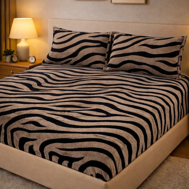 Husa de pat Cocolino cu elastic + 2 fete de perna, model zebra catifelat  COD : HP2