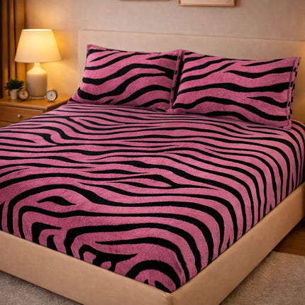 Husa de pat Cocolino cu elastic + 2 fete de perna, model zebra catifelat  COD : HP7