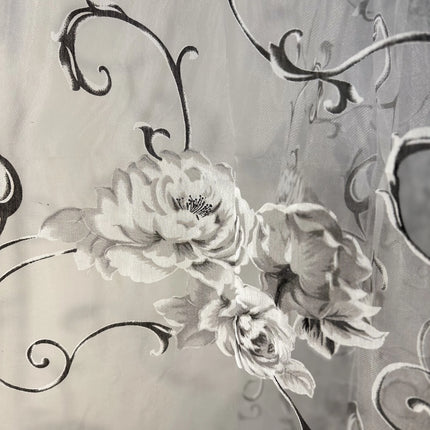 Perdea Organza Imprimata 2,7m x 4m - Gata Cusuta cu Tiv si Rejansa, Model Trandafiri Gri Cod PO2