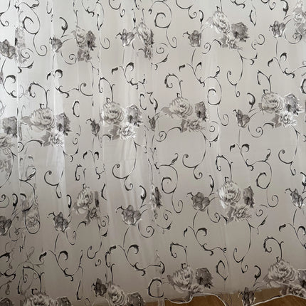 Perdea Organza Imprimata 2,7m x 4m - Gata Cusuta cu Tiv si Rejansa, Model Trandafiri Gri Cod PO2