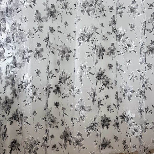 Perdea Organza Imprimata 2,7m x 4m - Gata Cusuta cu Tiv si Rejansa, Model Flori Gri Cod PO3