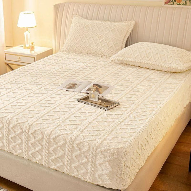 Set Husa Pufoasa de Pat Cocolino cu Elastic + 2 Fete de Perna - Crem