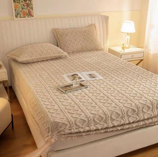 Set Husa Pufoasa de Pat Cocolino cu Elastic + 2 Fete de Perna - Bej